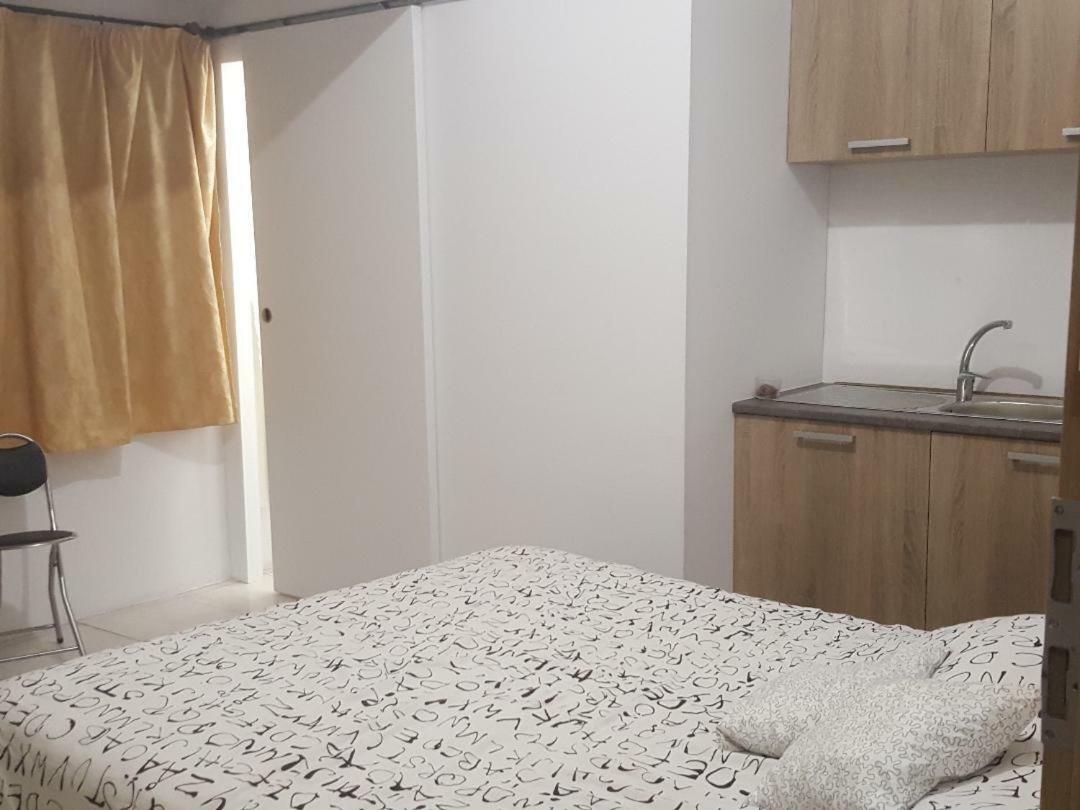 Private detached Room Limisso Esterno foto